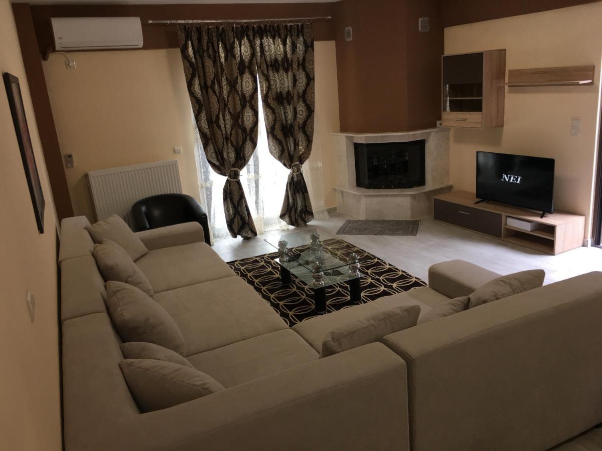 Archontiko Kirfis In Desfina Aparthotel Buitenkant foto